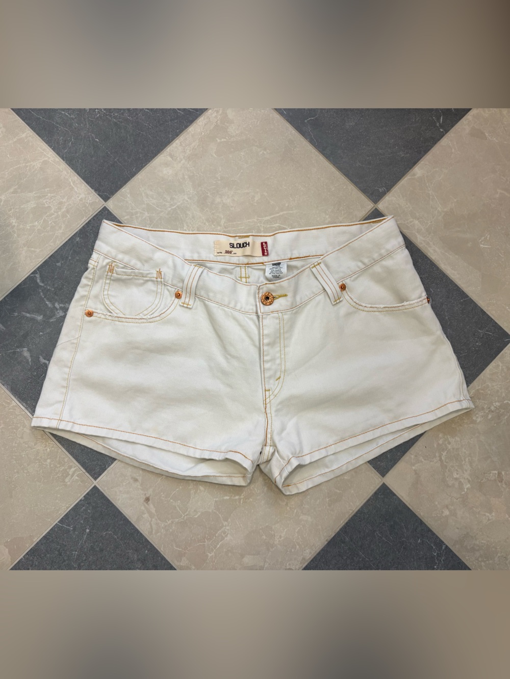 Levi’s Slouchy White Denim Shorts Size 17 – Y2K Retro Chic